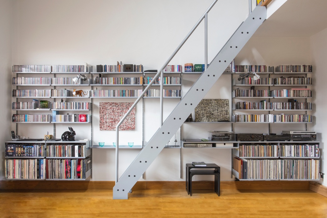 7??? and 12??? vinyl together with CDs; flipped shelves and a double shelf accommodate the hifi separates. Our meticulous free planning service allows this to happen
