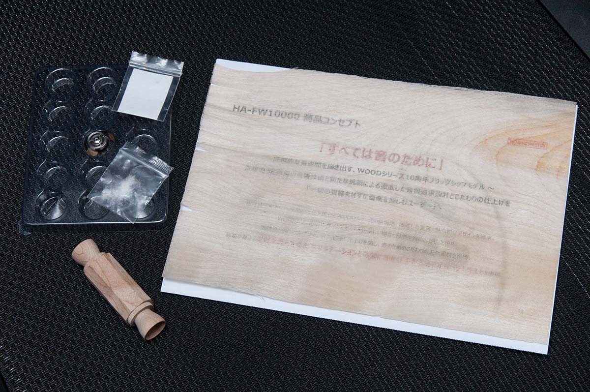 自 2008 年推出首款 Wood Dome 耳机 HP-FX500,不知不觉间已有 10 个年头,经过长时间的歷练及进化,最新的 10 周年纪念版耳机 HA-FW10000,好自然成为了耳机发烧友的瞩目焦点。