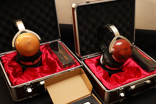 CD-2500 MK2耳罩耳机,采用原木製作耳机外壳,做工相当精美。