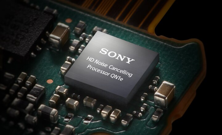 Detail of circuit board featuring the HD Noise-Canceling Processor QN1e